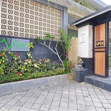 V Canggu Dormitory Exteriör bild