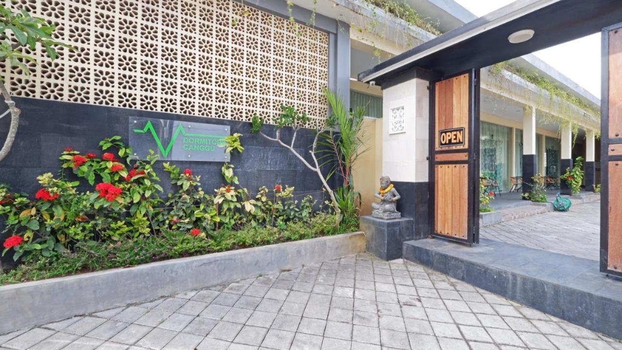 V Canggu Dormitory Exteriör bild
